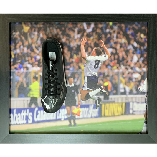 托特纳姆热刺足球俱乐部加斯科因签名靴子（带框）