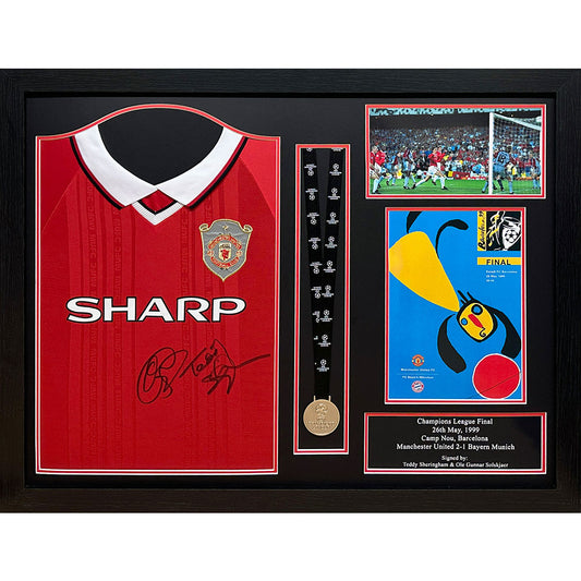 曼联足球俱乐部 1999 年索尔斯克亚和谢林汉姆签名球衣和奖牌（裱框）